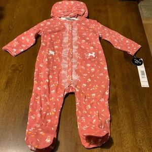 2 piece NWT 6-9 months Mauve colored flower fabric Snap up with matching hat